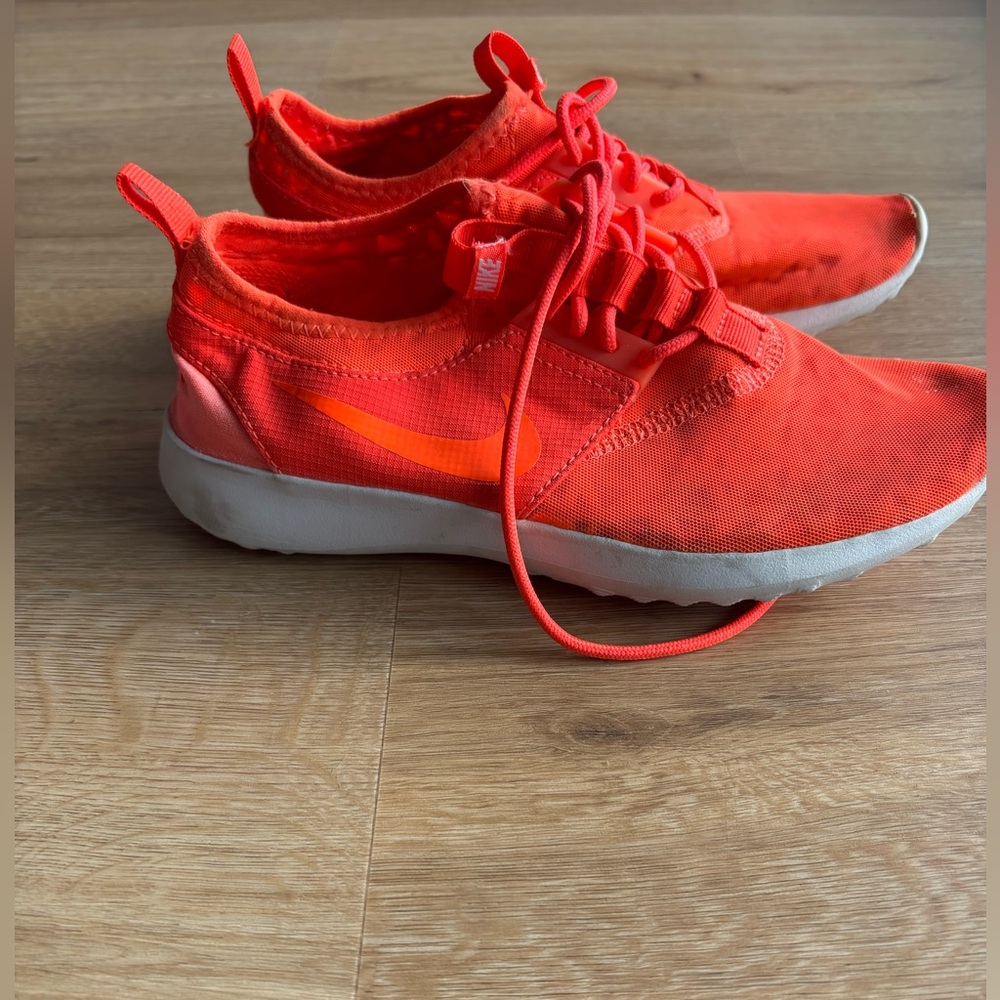 Nike Juvenate women’s Running Sneakers, Lightweight, Size 7 Neon Orange Size 7